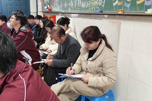 纪校听课.jpg