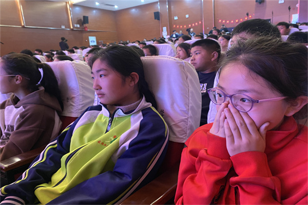 学生感动.jpg 学生感动.jpg