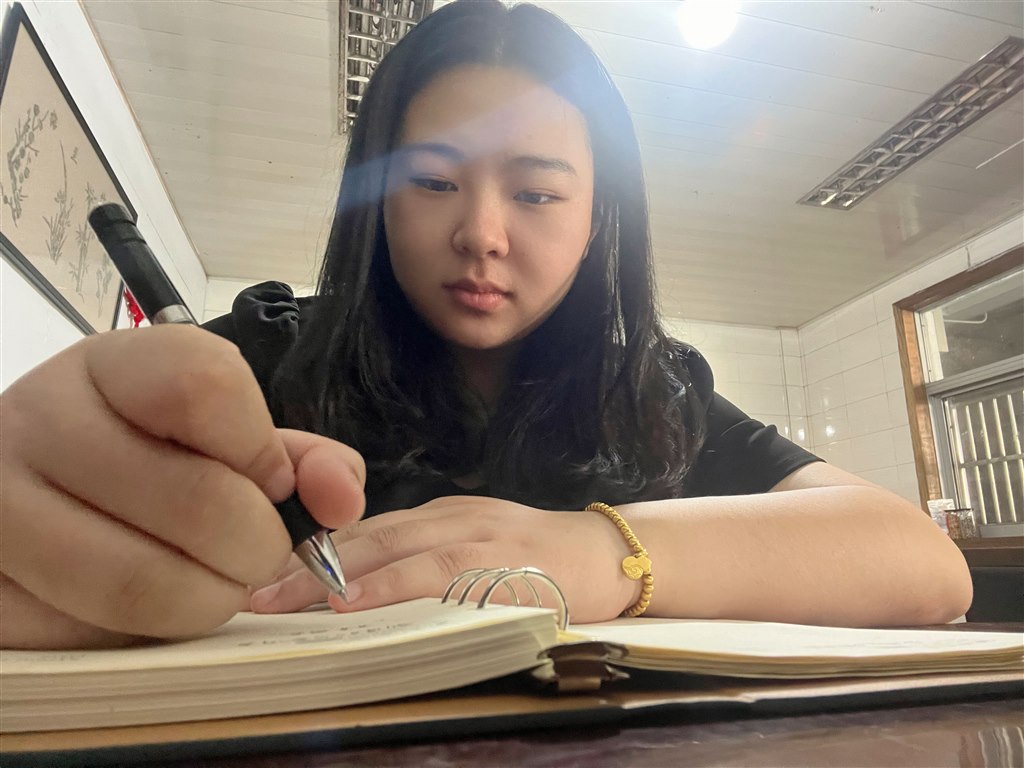 戴梦.jpg