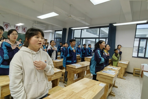 图五学生宣誓_副本.jpg