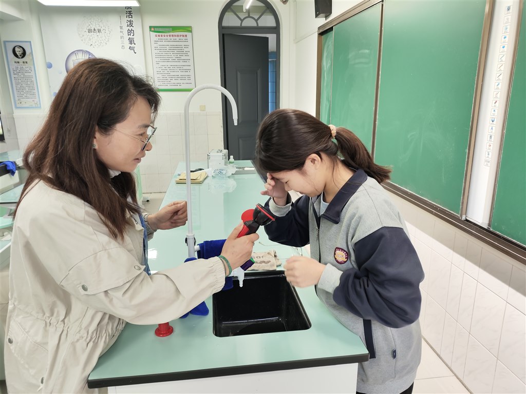 和田地区实验中学图片