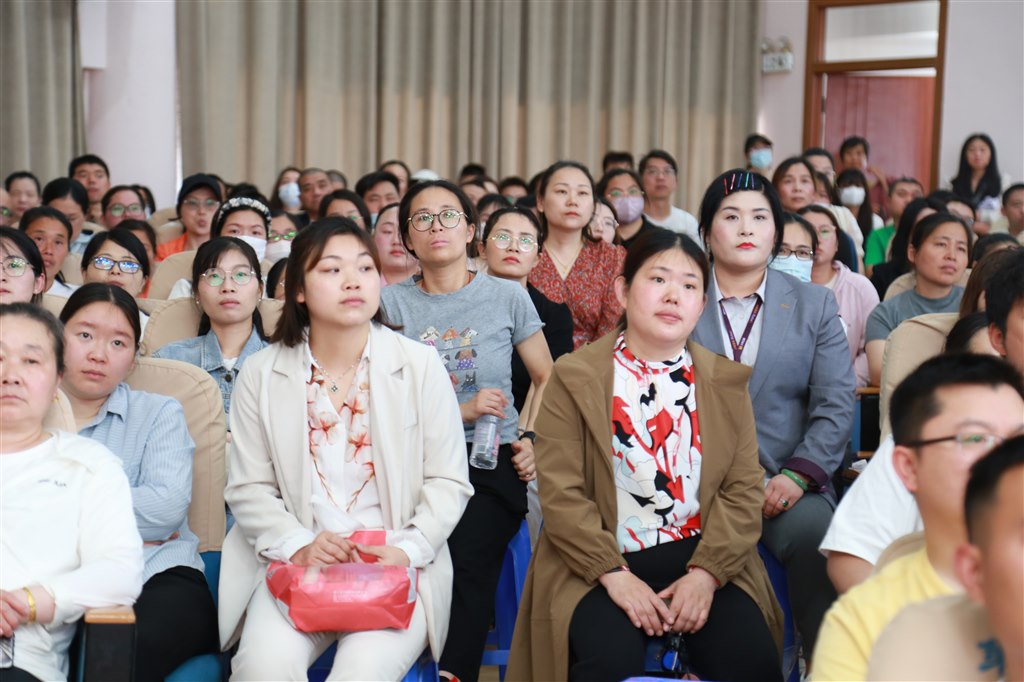 家长会 (1).JPG