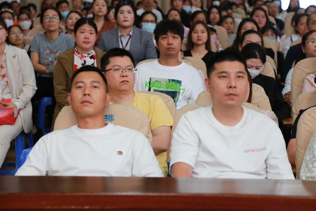 家长会 (3).JPG