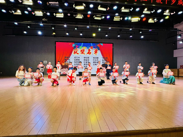 陈校颁奖.png