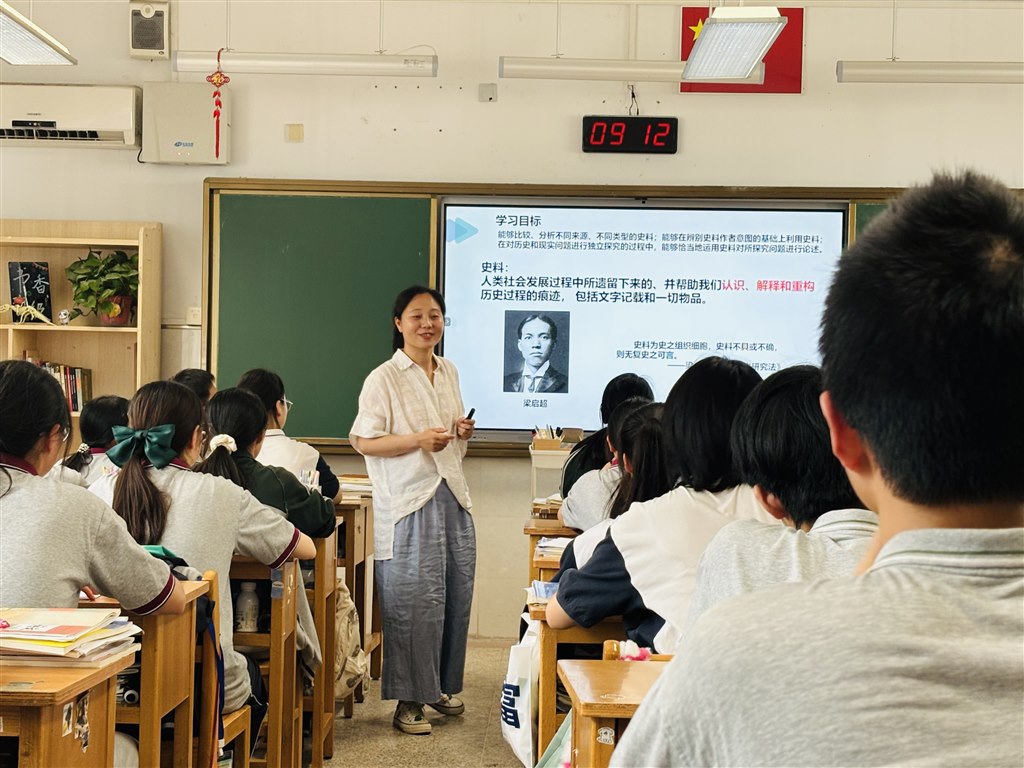 20240612张坤玲上课照片（2）.jpg