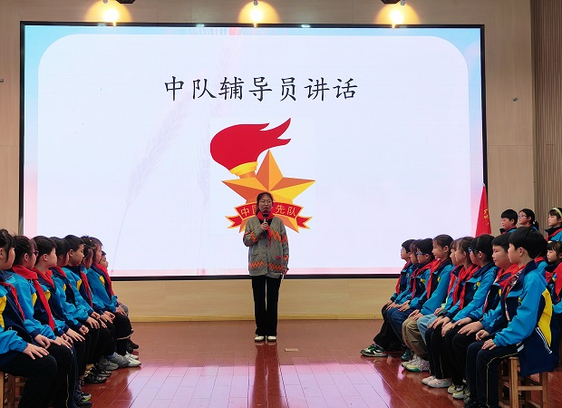 辅导员讲话.jpg 辅导员讲话.jpg