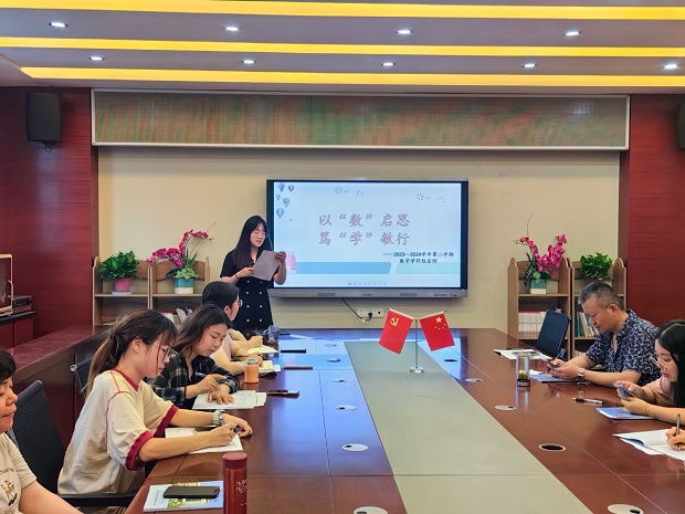 韦小露.jpg