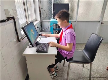 迎七彩夏日 过快乐暑假 ——横…