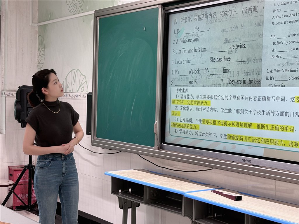 黄.JPG