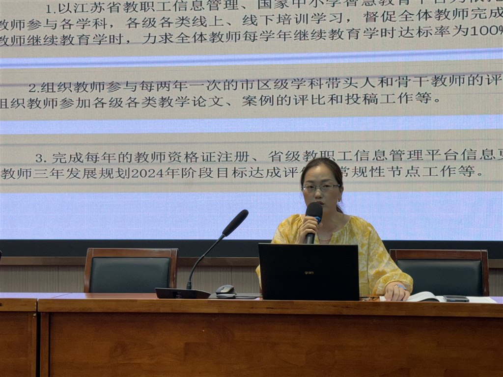 邹丽娟副主任.jpg