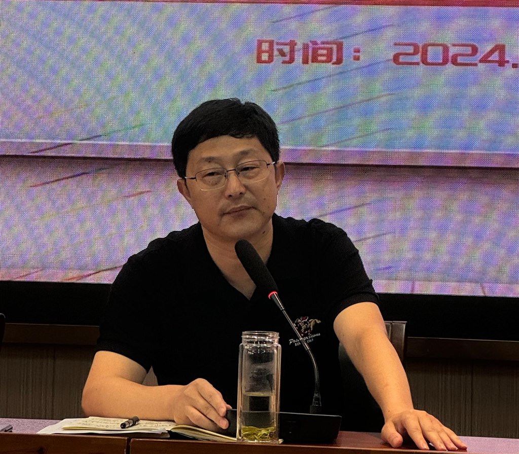 徐建峰校长.jpg