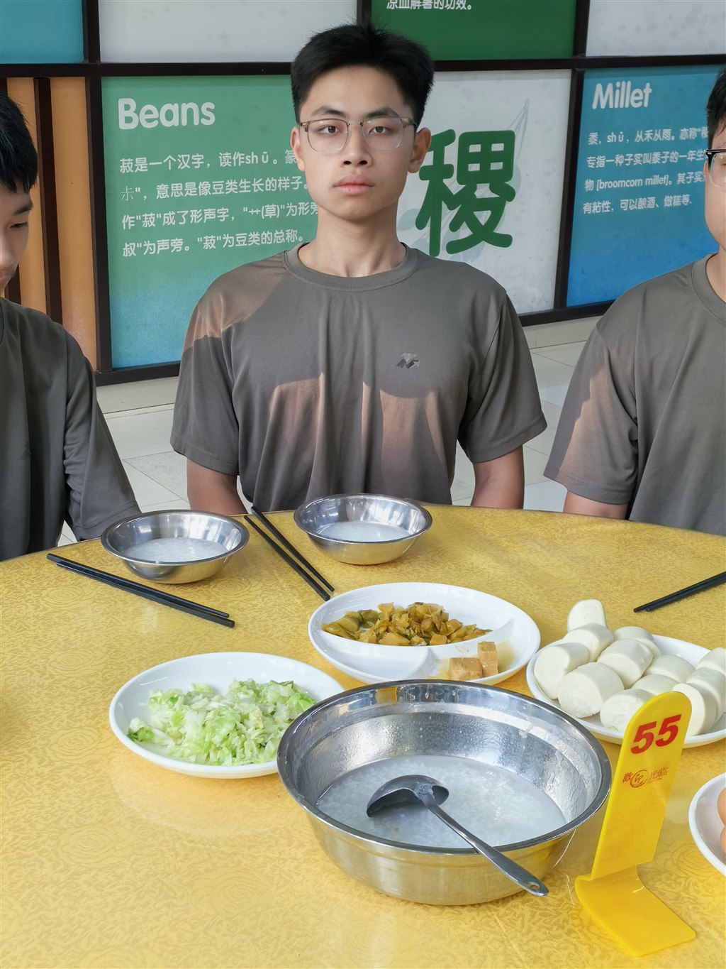 陈锦华.jpg