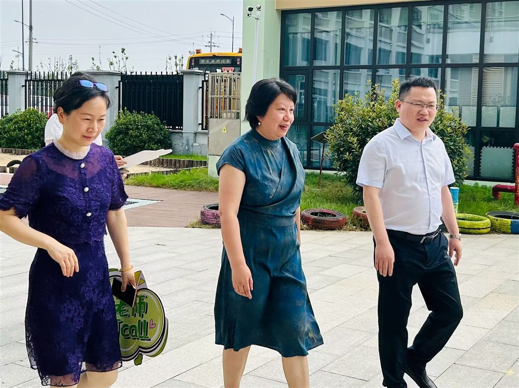 参观1.jpg