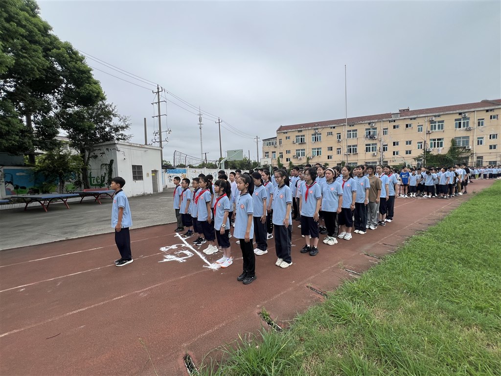 正衡中学校服图片