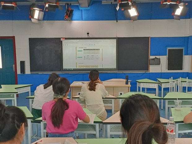 英语教材.jpg 英语教材.jpg