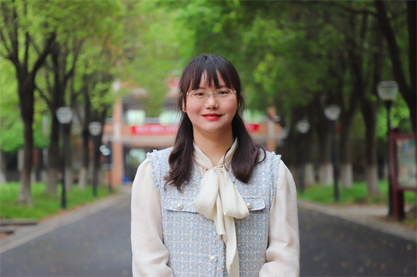 张婷.jpg