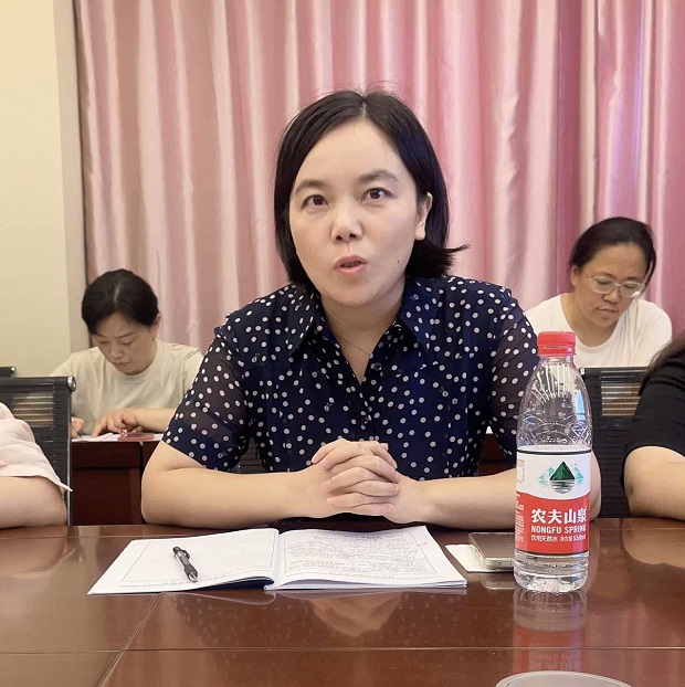 言红芬.jpg 言红芬.jpg