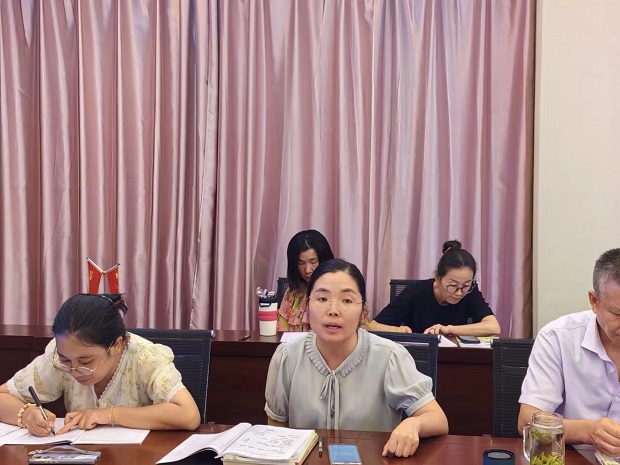 方婷.jpg