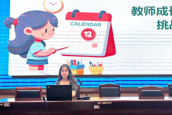 余小燕 高三期初任课教师会议_副本.jpg