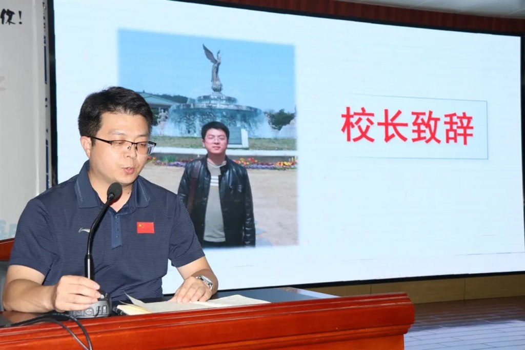 小何.jpg
