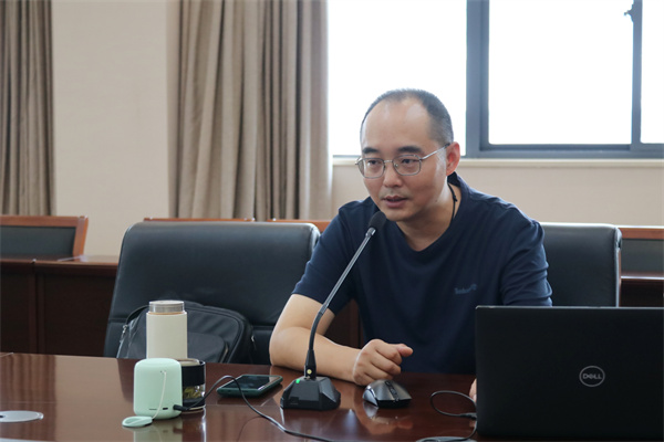 2张石磊校长.jpg