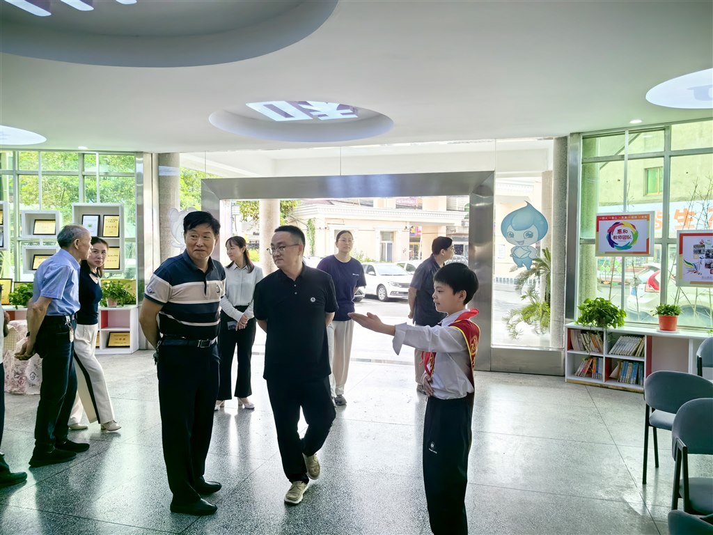 5参观大厅.jpg