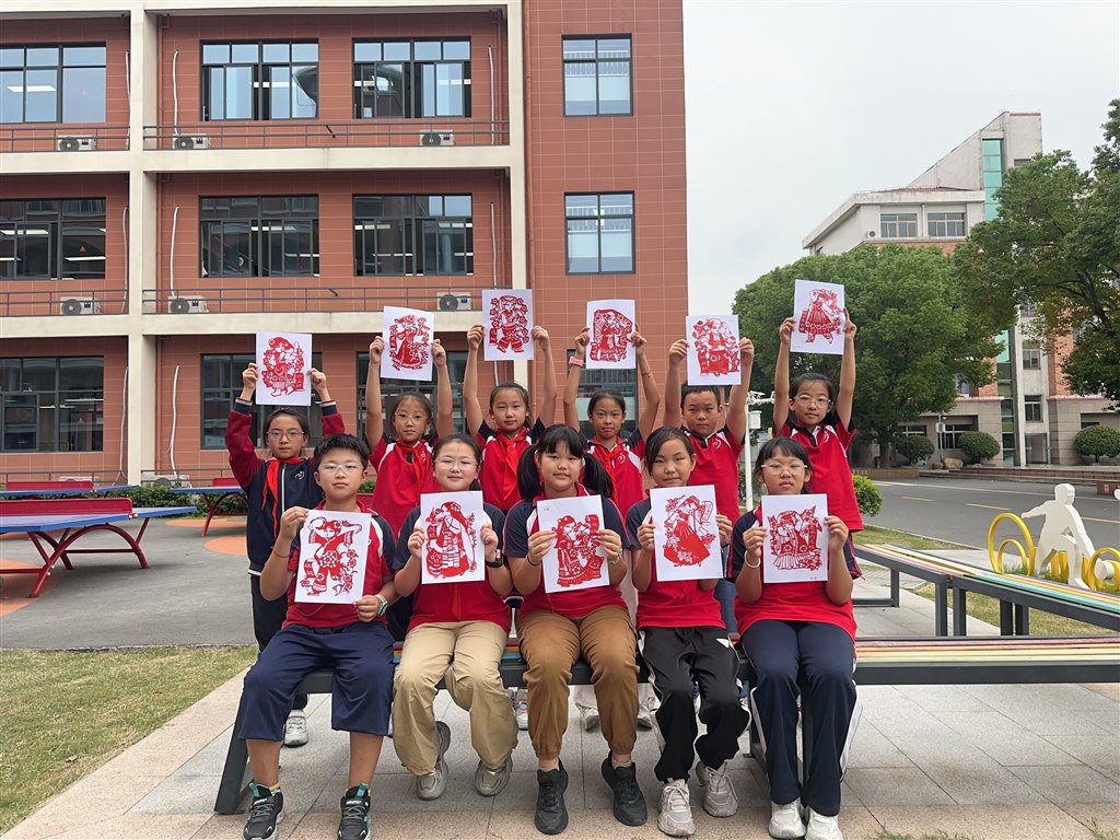 五1-祭扫图片-4.jpg 五1-祭扫图片-4.jpg