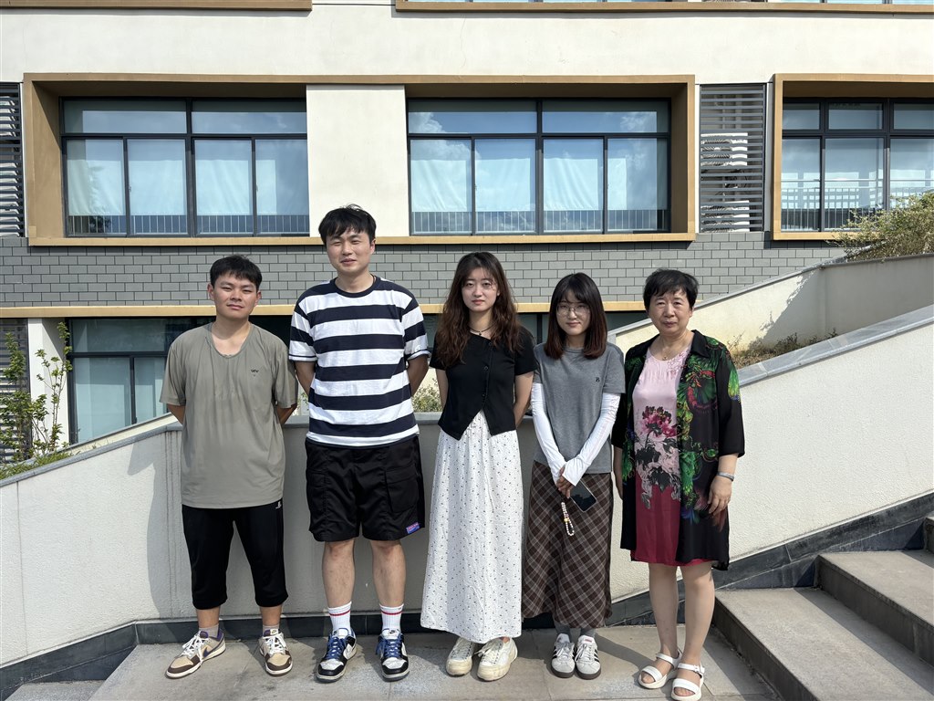高二地理备课组.jpg
