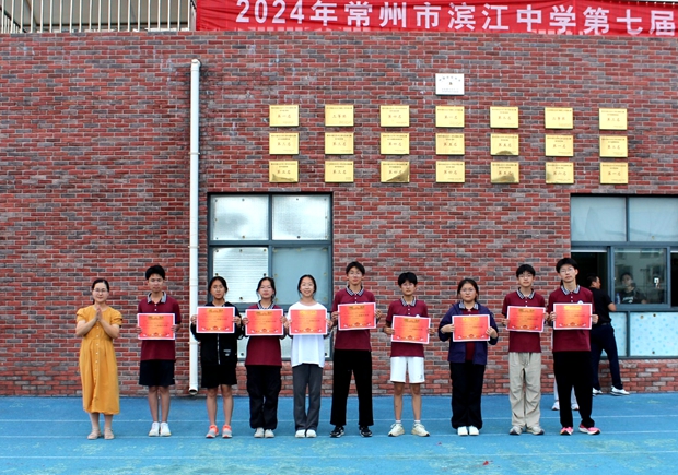 孙校长颁奖_副本.jpg