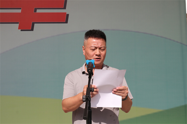 5贺文明副校长.jpg
