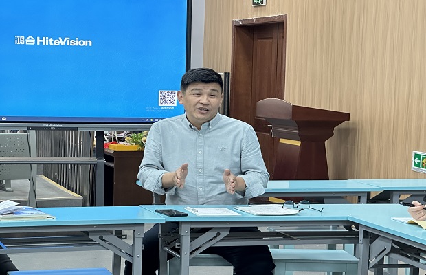 李.jpg