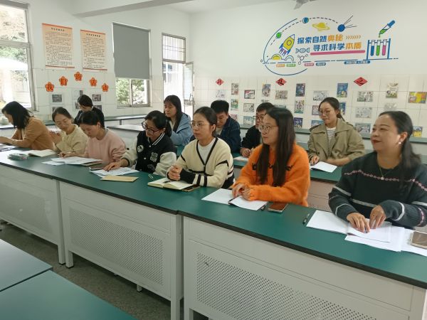 听讲座小可爱们.jpg