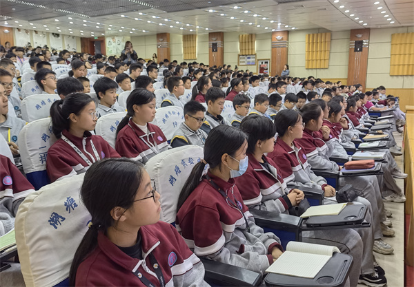 05学生左侧全景.jpg
