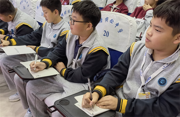 07学生特写.jpg