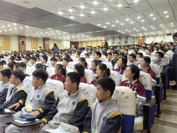 06学生右侧全景.jpg