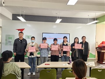 携手育花开 齐心绘未来