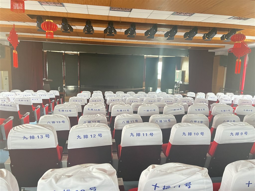 阶梯教室.jpg 阶梯教室.jpg
