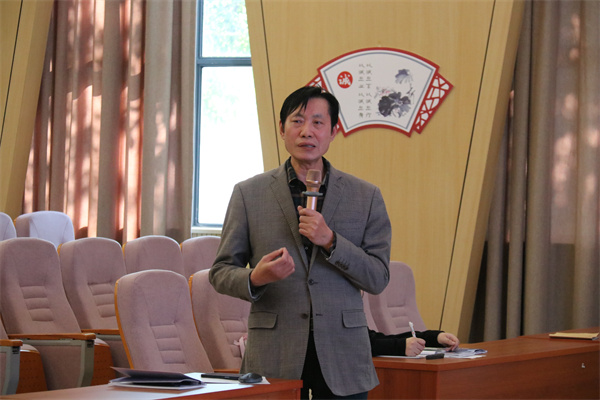 潘建明教授.jpg