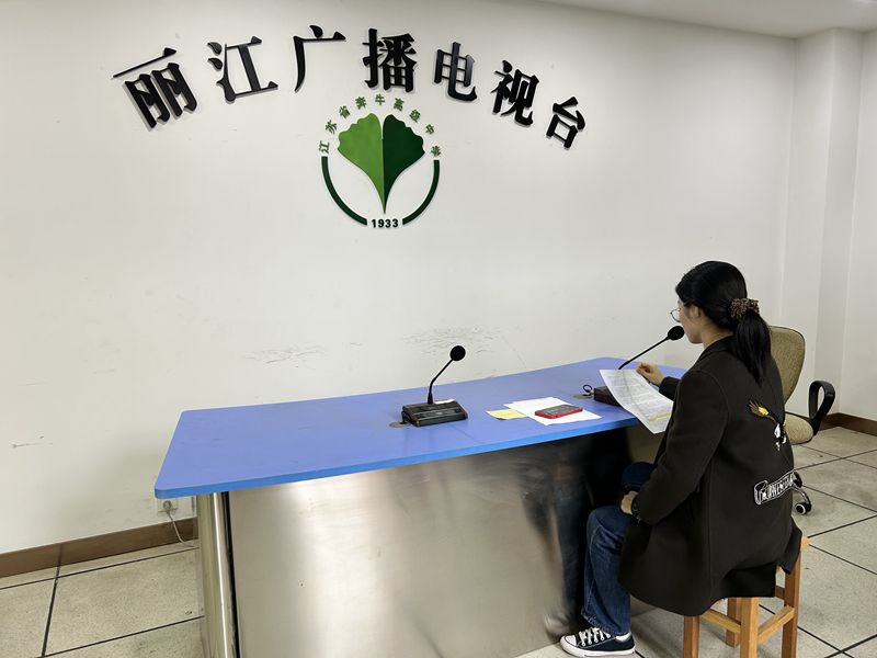 演讲者_副本.jpg 演讲者_副本.jpg