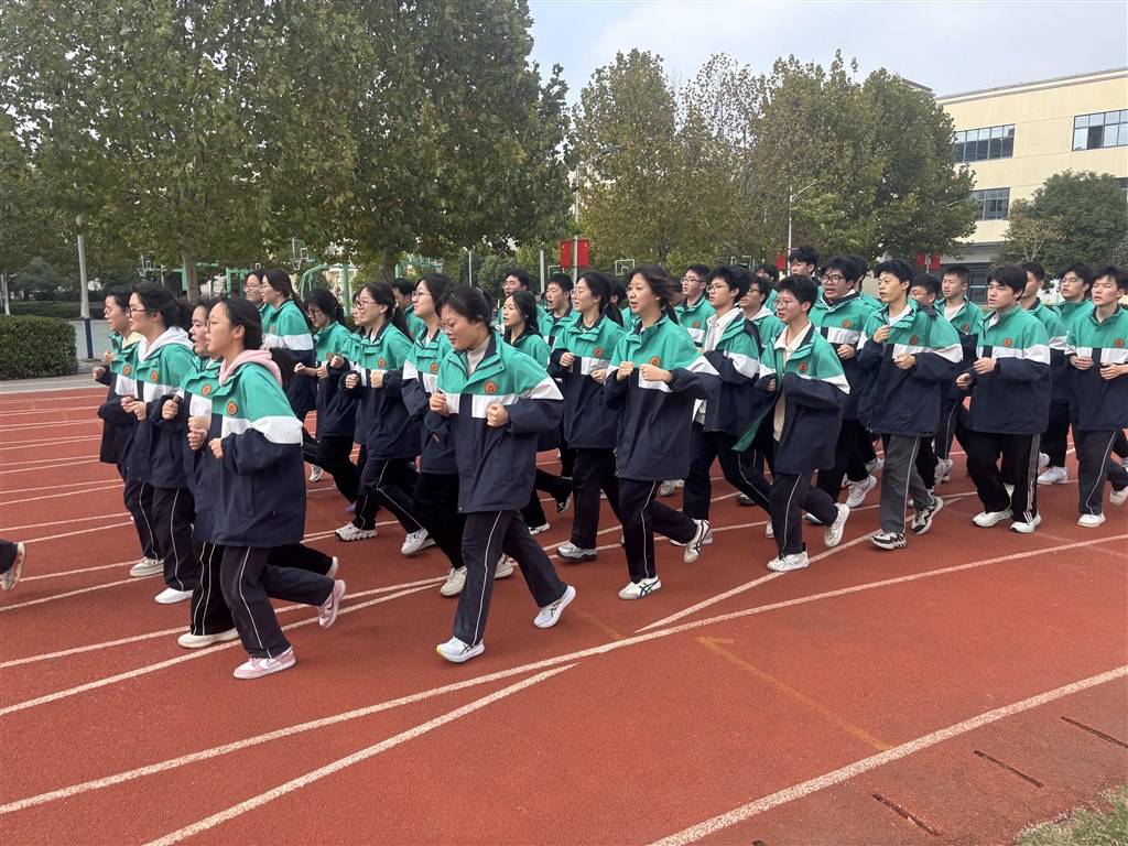 体育合格考训练.JPG