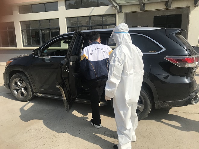 7专人专车送前黄卫生院就诊.jpg