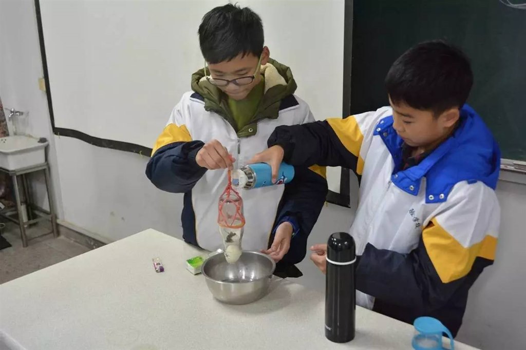 前黄实验学校第八届科技节物理三项比赛现场