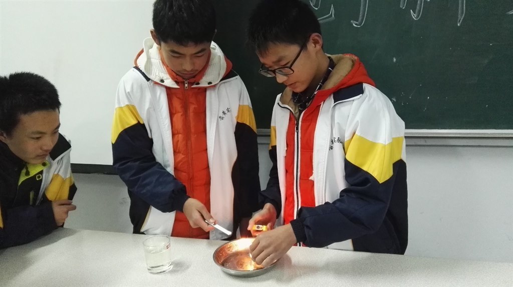 前黄实验学校第八届科技节物理三项比赛现场
