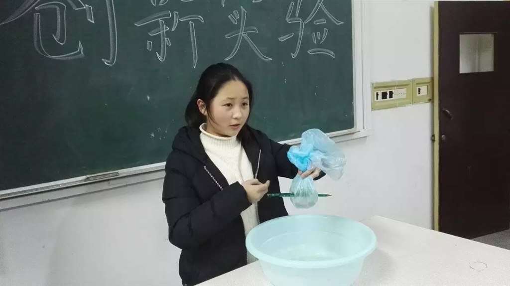前黄实验学校第八届科技节物理三项比赛现场