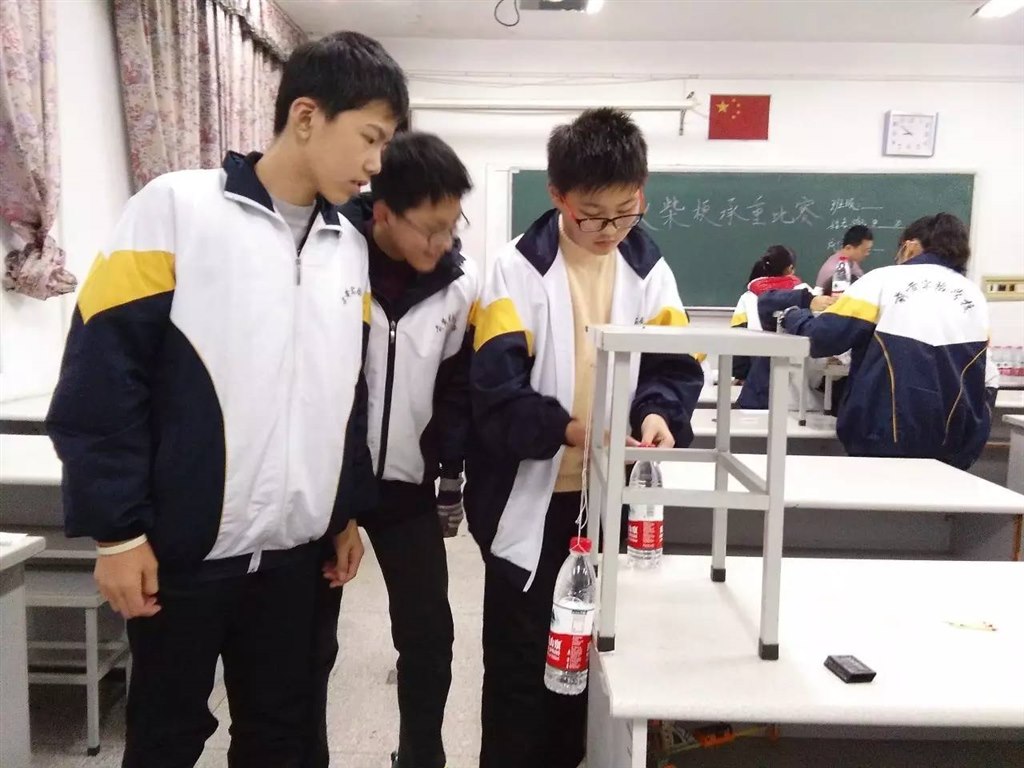 前黄实验学校第八届科技节物理三项比赛现场