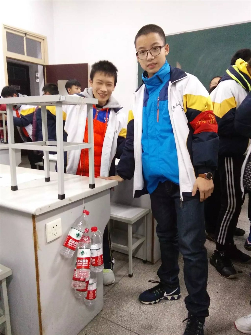 前黄实验学校第八届科技节物理三项比赛现场