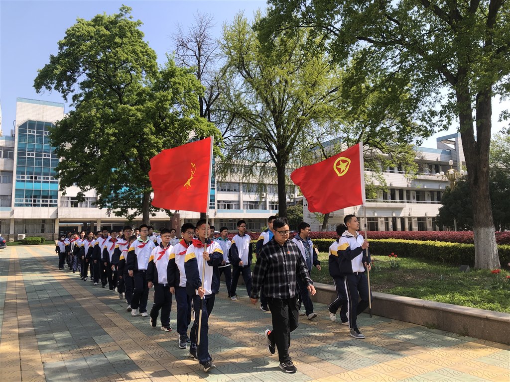 1、出发前往前黄烈士陵园.jpg