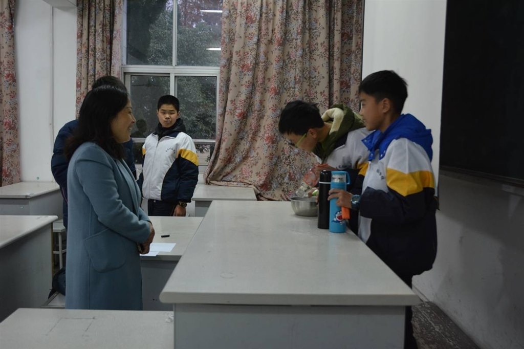 前黄实验学校第八届科技节物理三项比赛现场