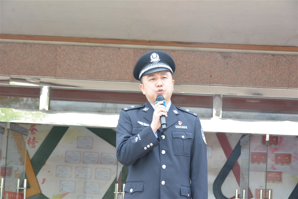 前黄派出所马所长为同学们进行反诈宣讲1.jpg