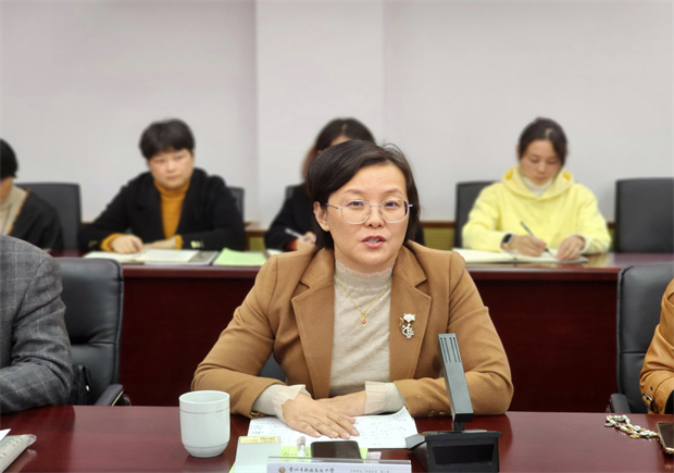 市教育局督导处处长于娟讲话.jpg